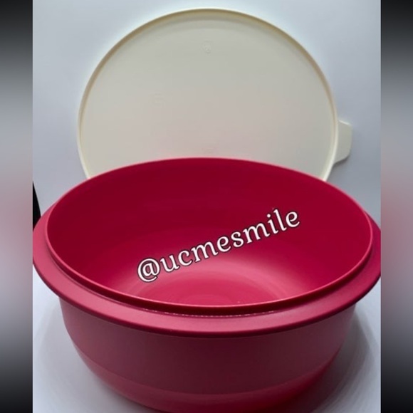 Tupperware Ultimate Mixing Bowls Set of (3) with Lids - Picture 5 of 13